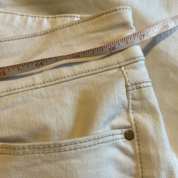 Ann Taylor Modernfit white jean size 12P - Picture 8 of 12